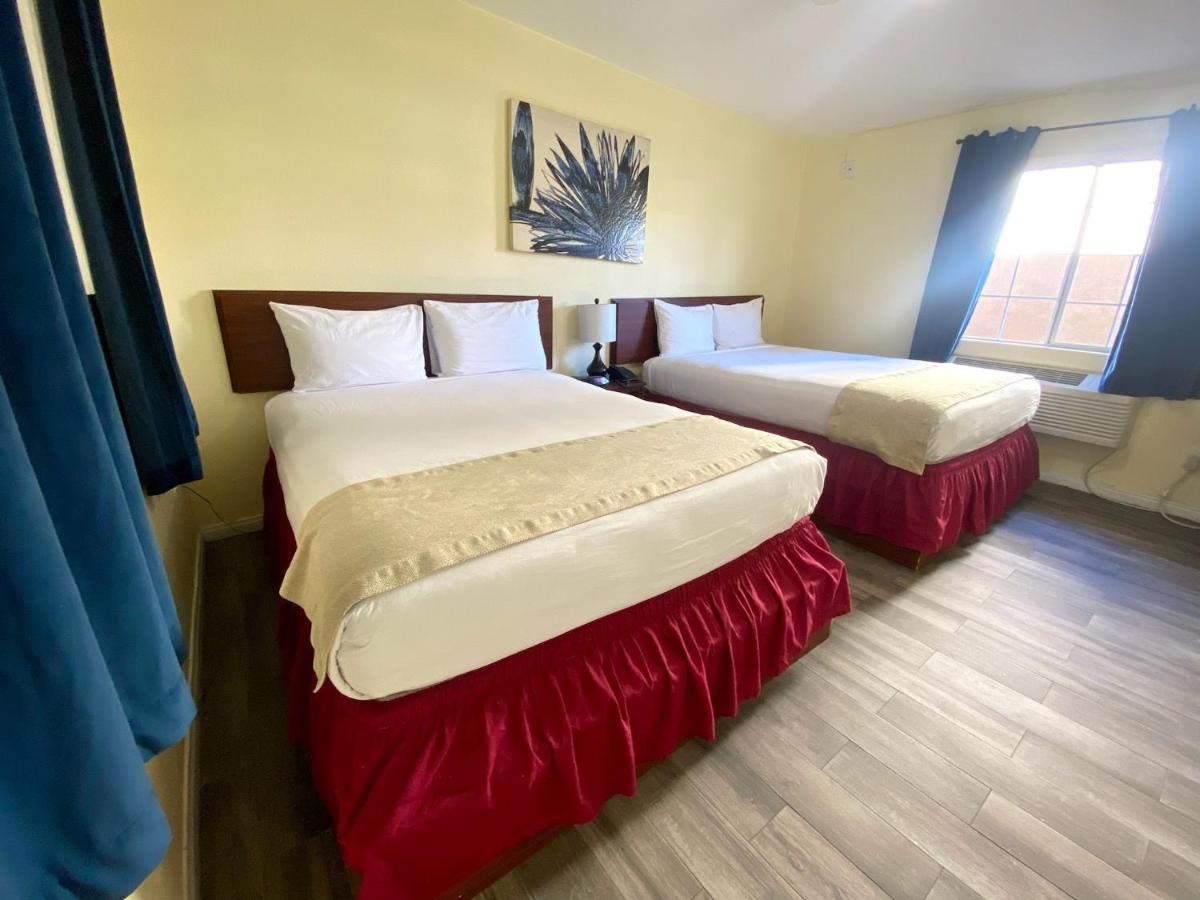 Europa Inn & Suites Дезерт-Хот-Спрингс Экстерьер фото