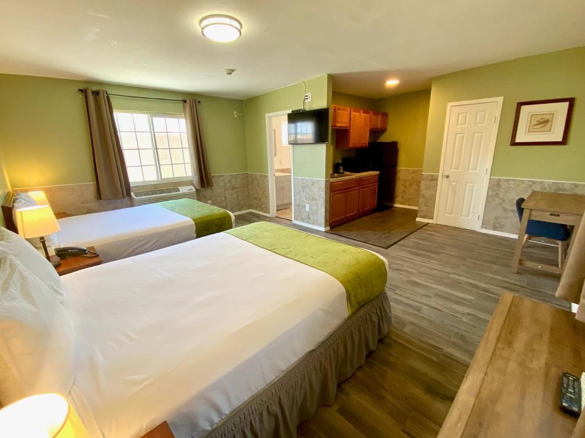 Europa Inn & Suites Дезерт-Хот-Спрингс Экстерьер фото