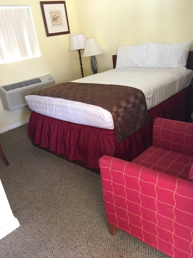 Europa Inn & Suites Дезерт-Хот-Спрингс Экстерьер фото